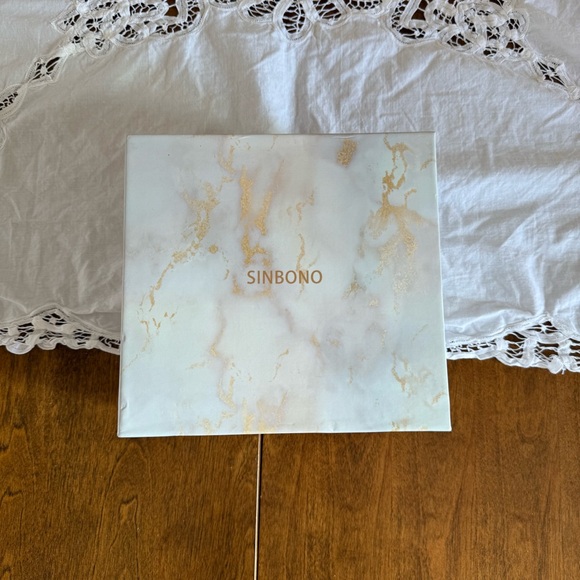 Sinbono Vienna Ivory Bag with Chain & Gift Box - Picture 7 of 7